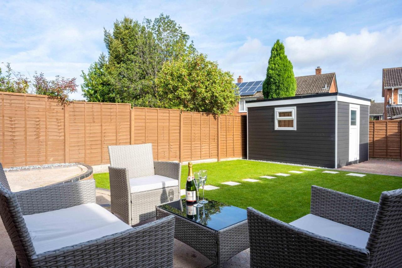 The Oaklands: Luxury 6-Bed Near Birmingham Attractions Villa Solihull Exterior photo