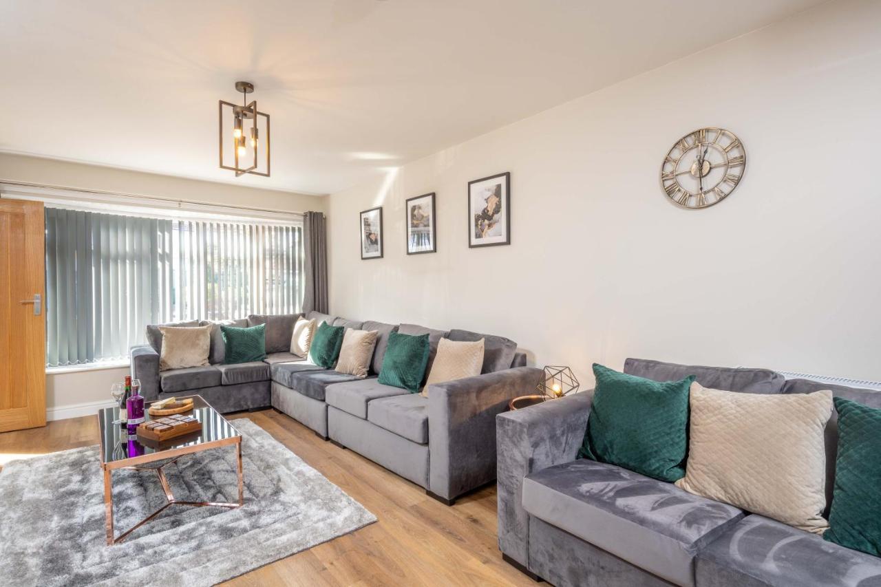 The Oaklands: Luxury 6-Bed Near Birmingham Attractions Villa Solihull Exterior photo