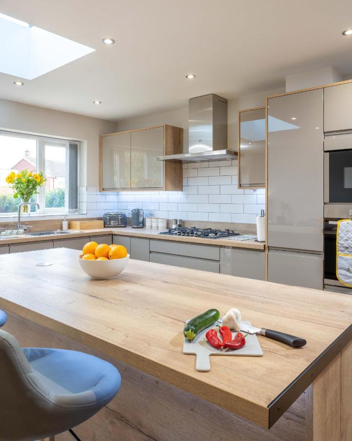 The Oaklands: Luxury 6-Bed Near Birmingham Attractions Villa Solihull Exterior photo