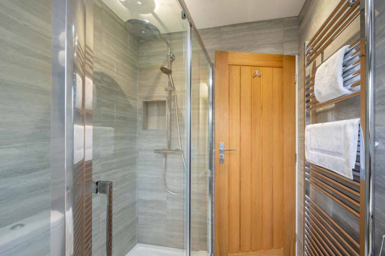 The Oaklands: Luxury 6-Bed Near Birmingham Attractions Villa Solihull Exterior photo