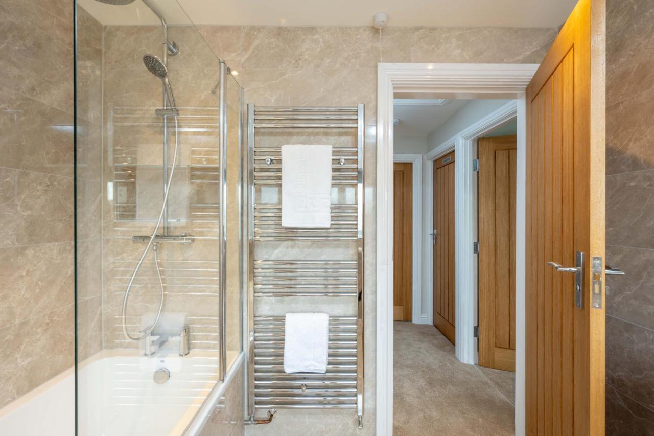 The Oaklands: Luxury 6-Bed Near Birmingham Attractions Villa Solihull Exterior photo
