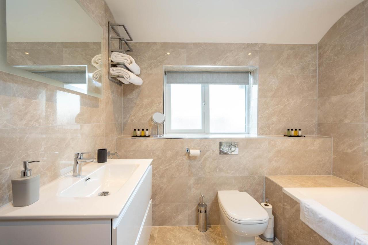 The Oaklands: Luxury 6-Bed Near Birmingham Attractions Villa Solihull Exterior photo